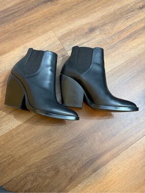 BP Black Leather Block Heel Ankle Boots Size 5